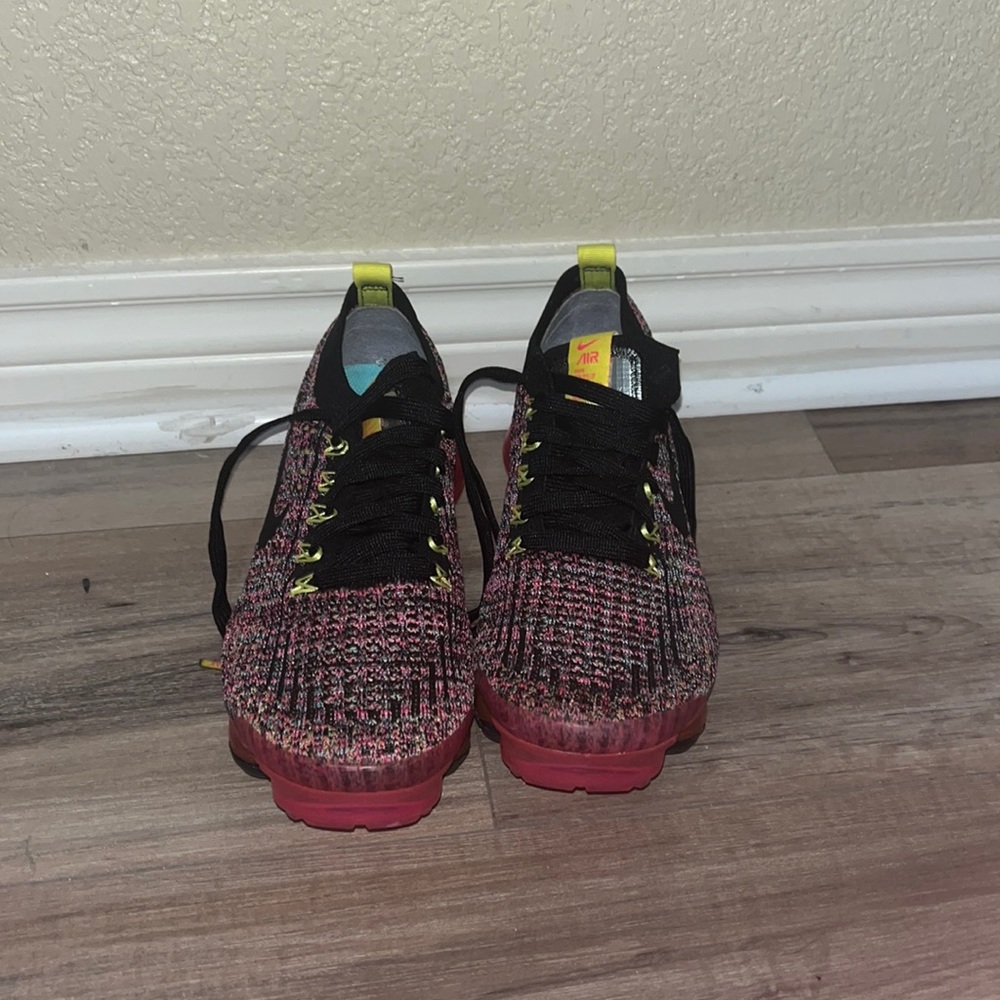 NIKE vapor max worn once